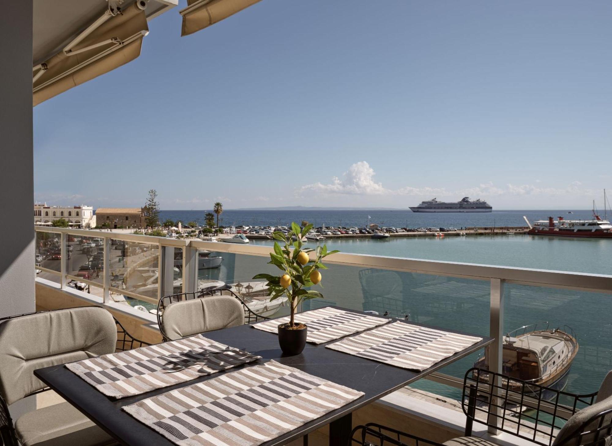 Monopolio Waterfront Apartment With Sea View, By Zantewize Exterior photo